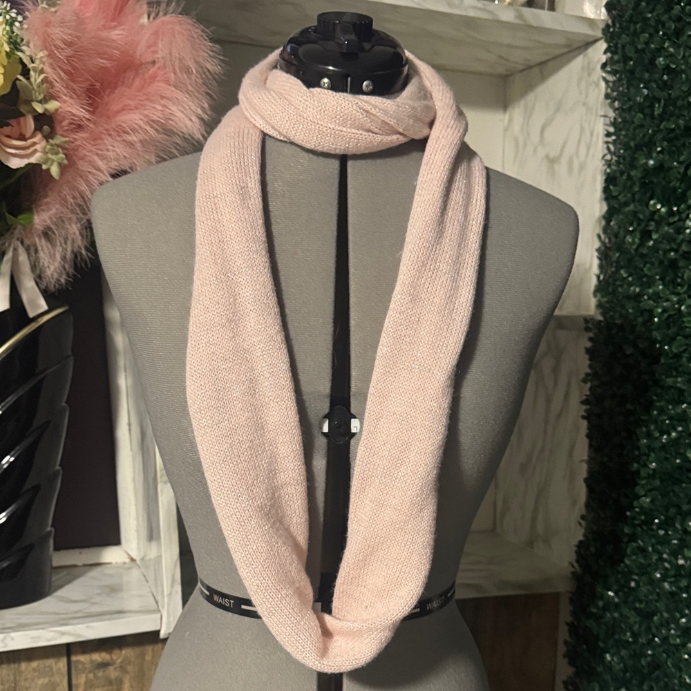 Soft Pink glitter Infinity Scarf It has no brand